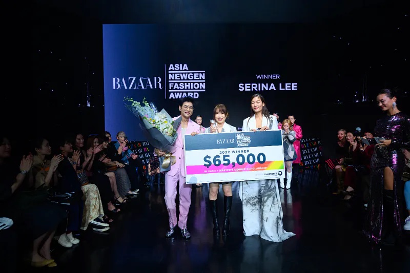 Serina Lee receives award