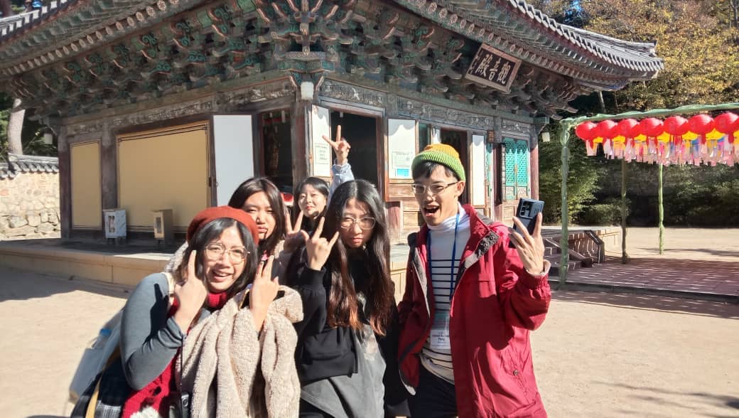 The LASALLE team in Gyeongju, visiting the world heritage sites Seokguram Grotto and Bulguksa Temple.