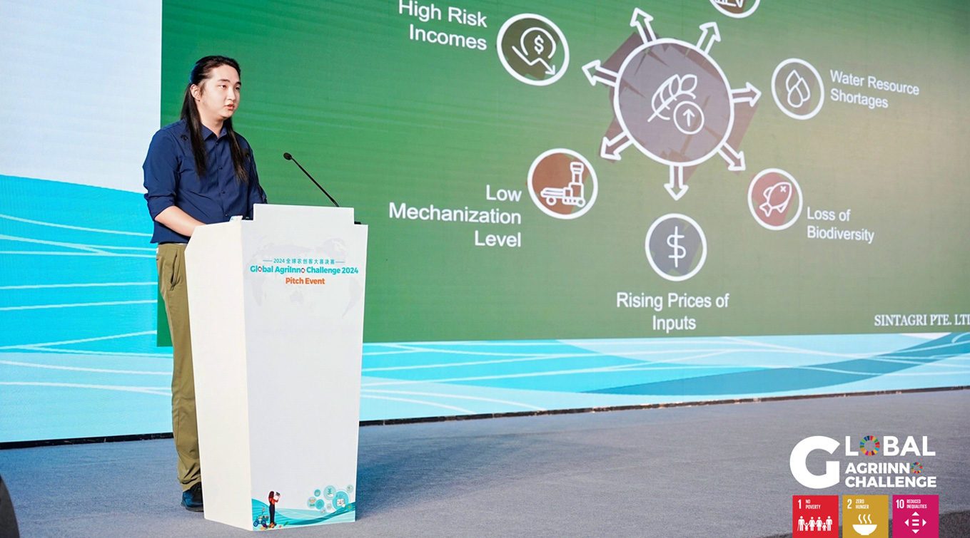 Charles presenting at the Global AgriInno Challenge 2024.