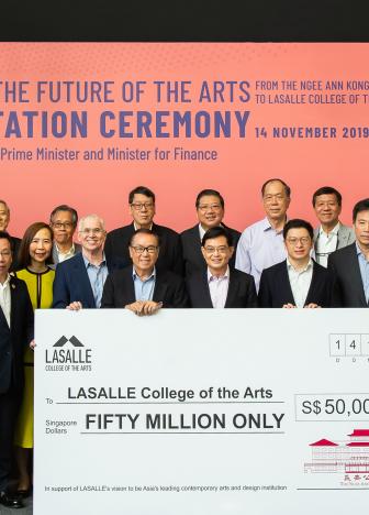 Cheque-presentation-between-The-Ngee-Ann-Kongsi-LASALLE_6.jpg