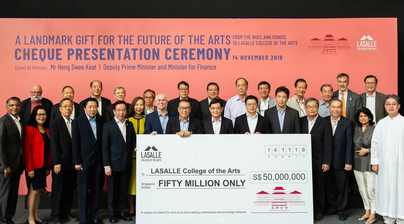 Cheque-presentation-between-The-Ngee-Ann-Kongsi-LASALLE_6.jpg