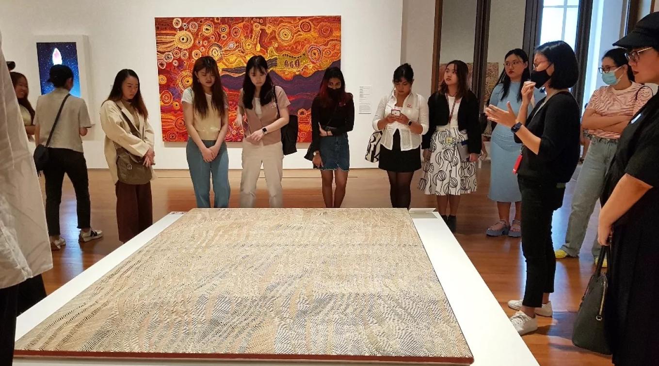 curator-led-tour-for-students-at-national-gallery-singapore-lasalle