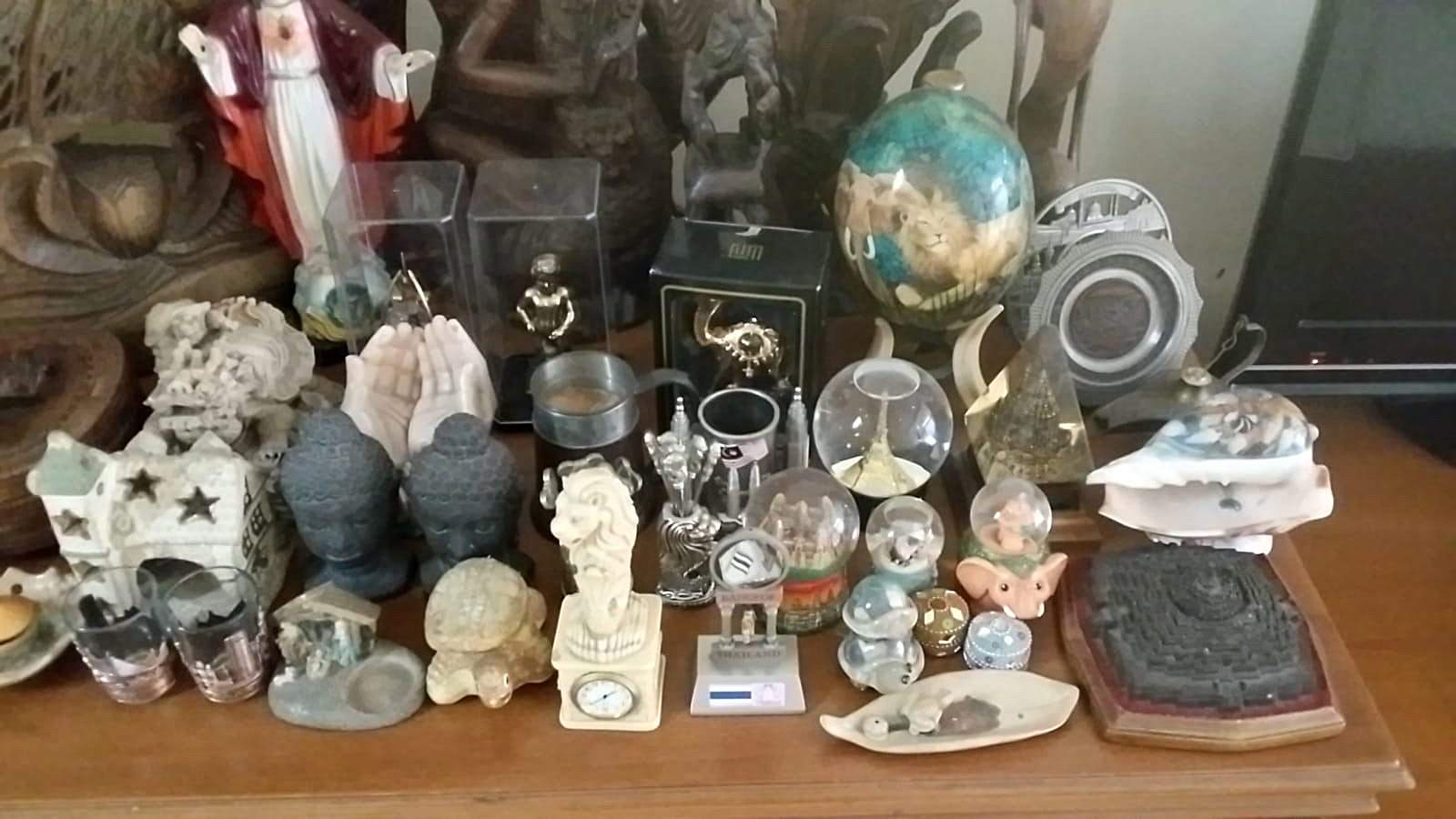 At the Crossroads: Investigating the Construction Process of My Chinese-Indonesian Diasporic Identity