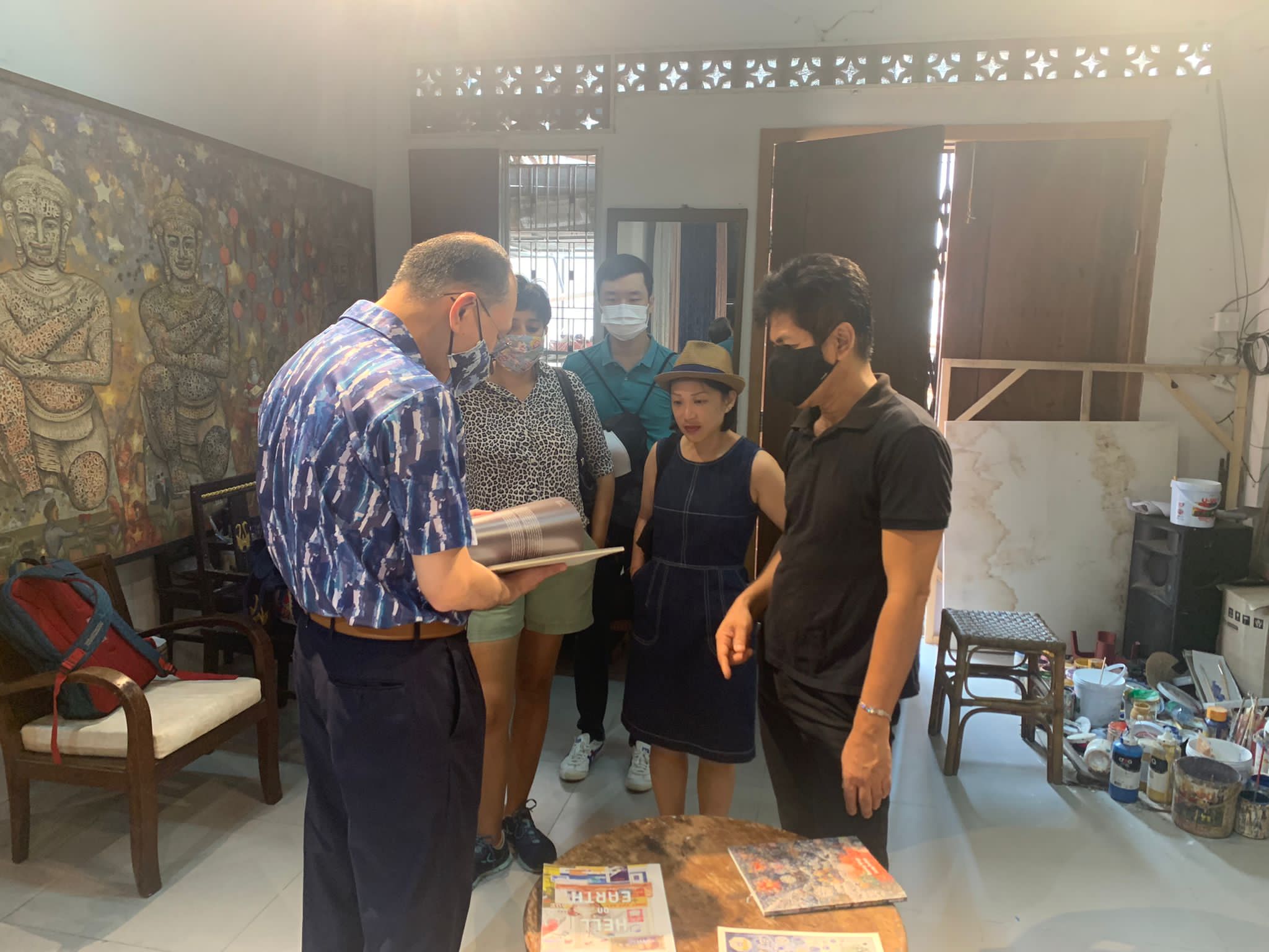 Vanessa (second from right), with Cambodian artist Leang Seckon (first from right) and Programme Leader Jeffrey Say, in Leang’s studio.