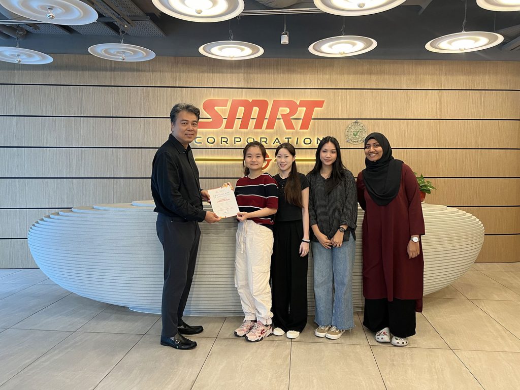 From left to right, Tony Heng, President, Stellar Lifestyle, with students Pu Wen Wen, Chan Man Wai Sharome, Farah Bte Omar and Jumana Haseen D/O Abdul Ghani