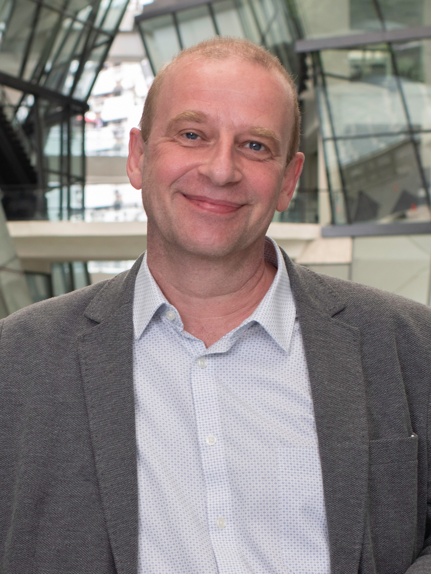 Dr Wolfgang Muench