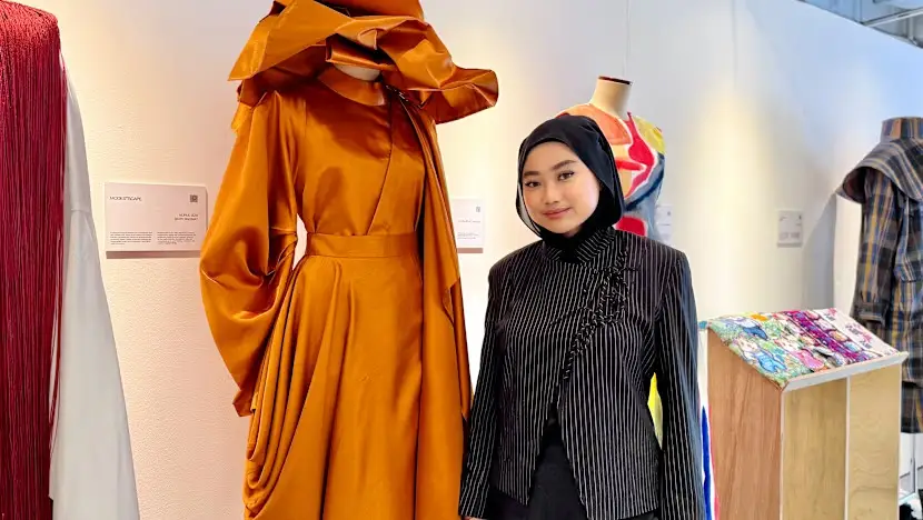 Nurul Izza with one of her designs presented during the fashion show at Cantonment MRT Station (Photo: Fatyn Abdul Samad)